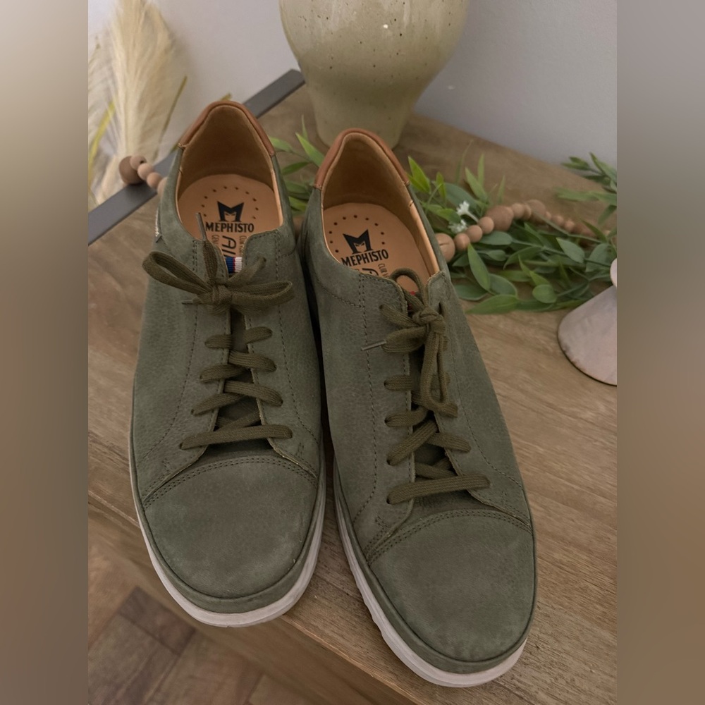 Mephisto Men's Olive Sneakers in EUC